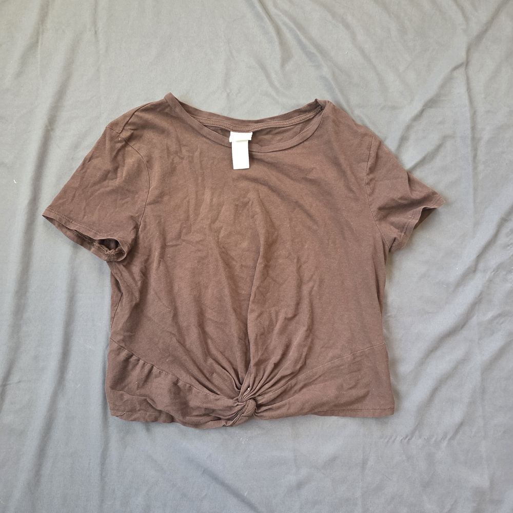 🚫SOLD🚫 H&M Brown Knotted Short Sleeve Tee